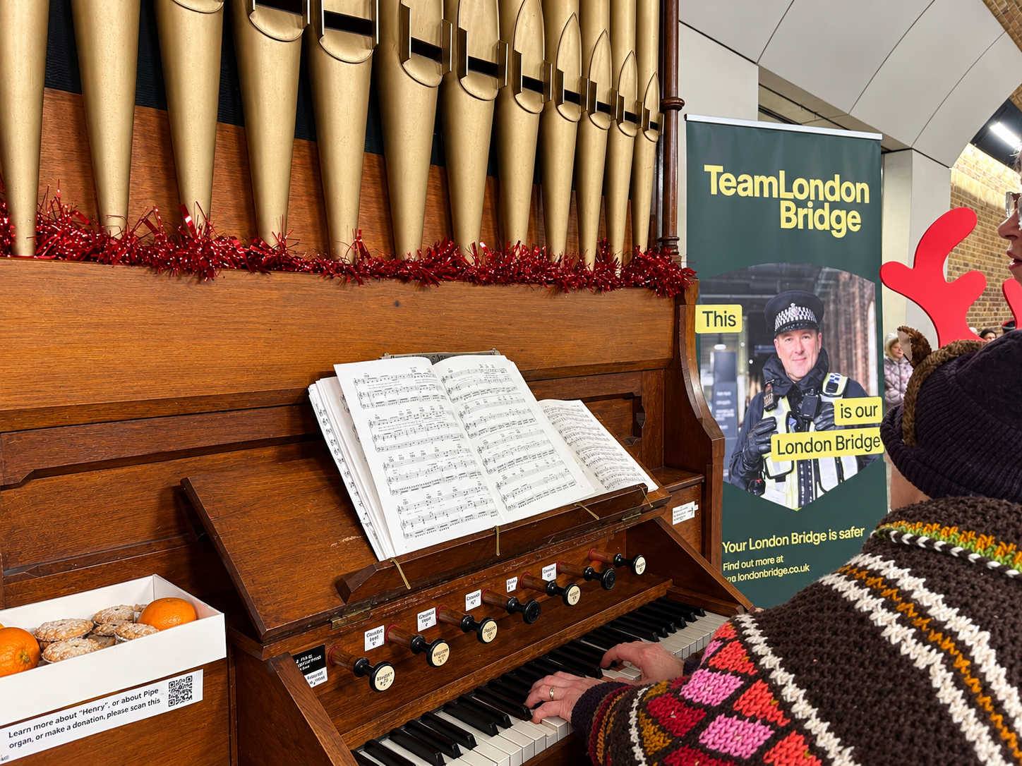 Introductory sessions at Henry the Organ, London Bridge Station
